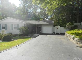 276 Pamlico Ave, Ronkonkoma, NY 11779