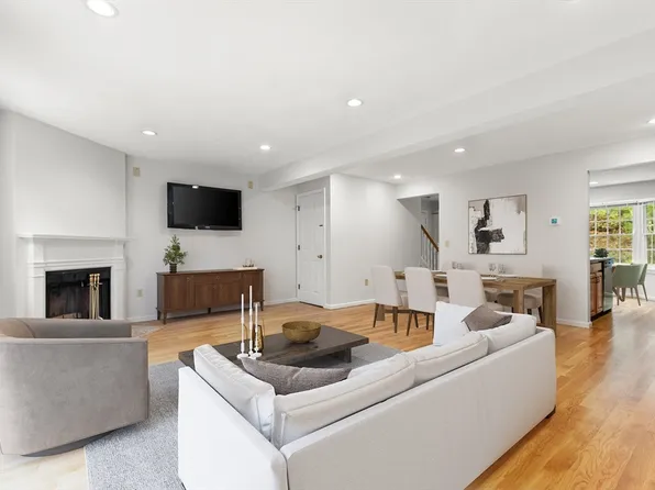 33 Valiant Way Unit 33, Salem, MA 01970