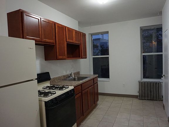 3rd image of 185 Greenpoint Ave APT 3L
