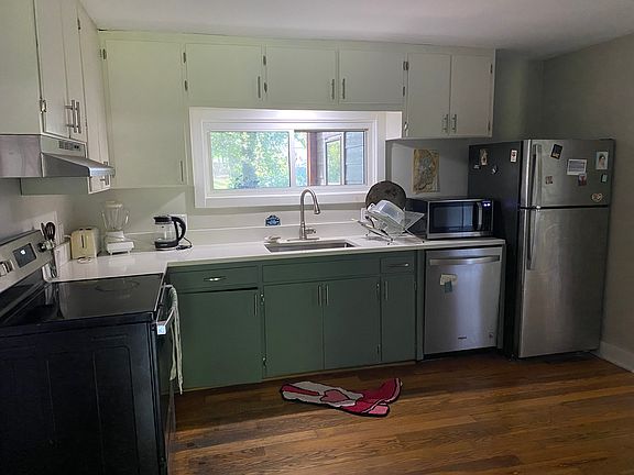 5th image of 40 Pinedale Rd