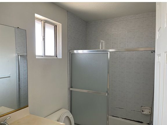 5th image of 132 W Glendon Way #B