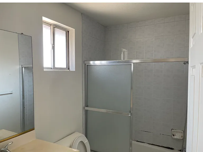 132 W Glendon Way #B — Photo 2