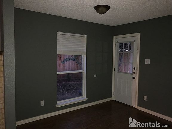 3rd image of 412 Blueberry Hill Ln