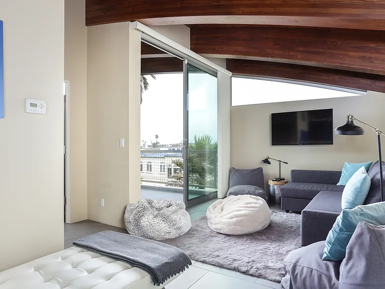 1013 Mandalay Beach Rd — Photo 18