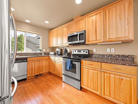 3rd image of 225 E Parkway Dr #1