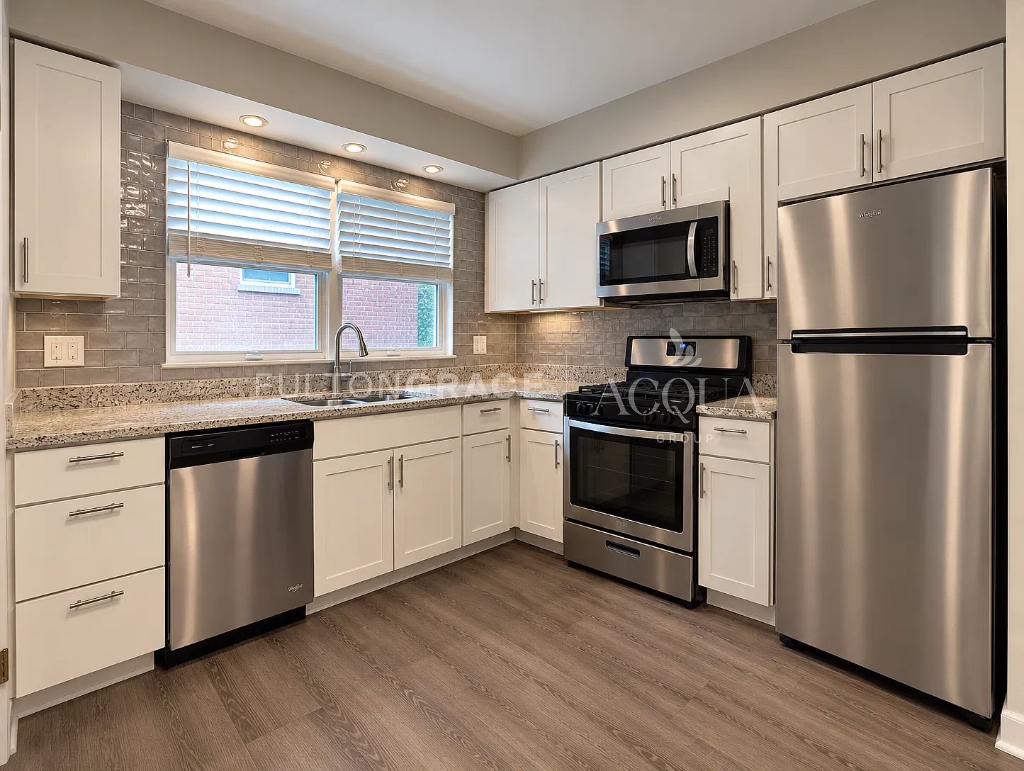 1329 W Sherwin Ave — Photo 1