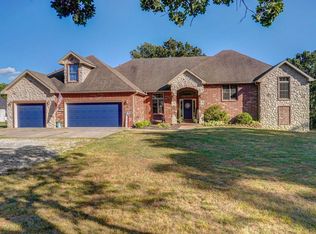 1099 Julian St, Marshfield, MO 65706