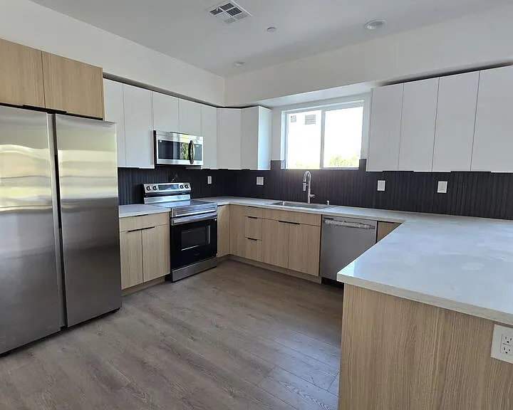 10829 Peach Grove St #2 — Photo 3