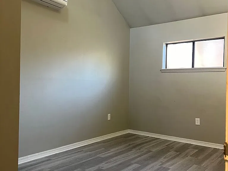 400 Atkins Rd — Photo 12
