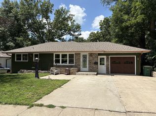 111 N G St, Indianola, IA 50125