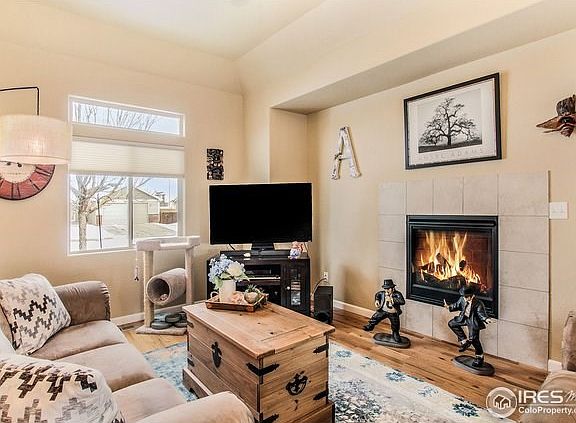Relaxing living room with gas fireplace