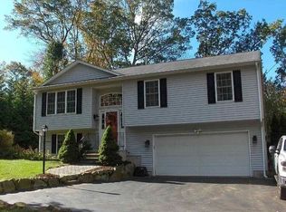 61 Lonsdale St, West Warwick, RI 02893