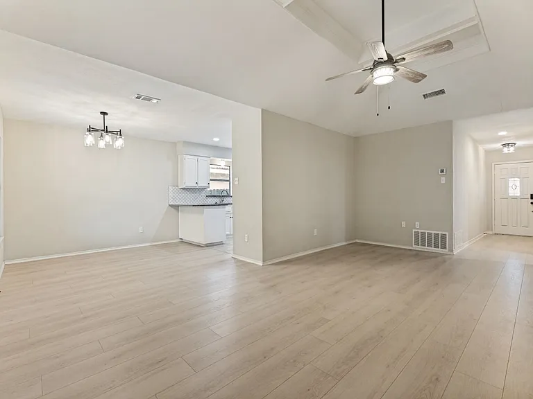 2313 Harvest Glen Ct — Photo 8