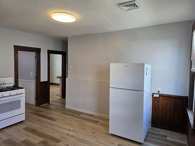 2 Hillside St #3 — Photo 16