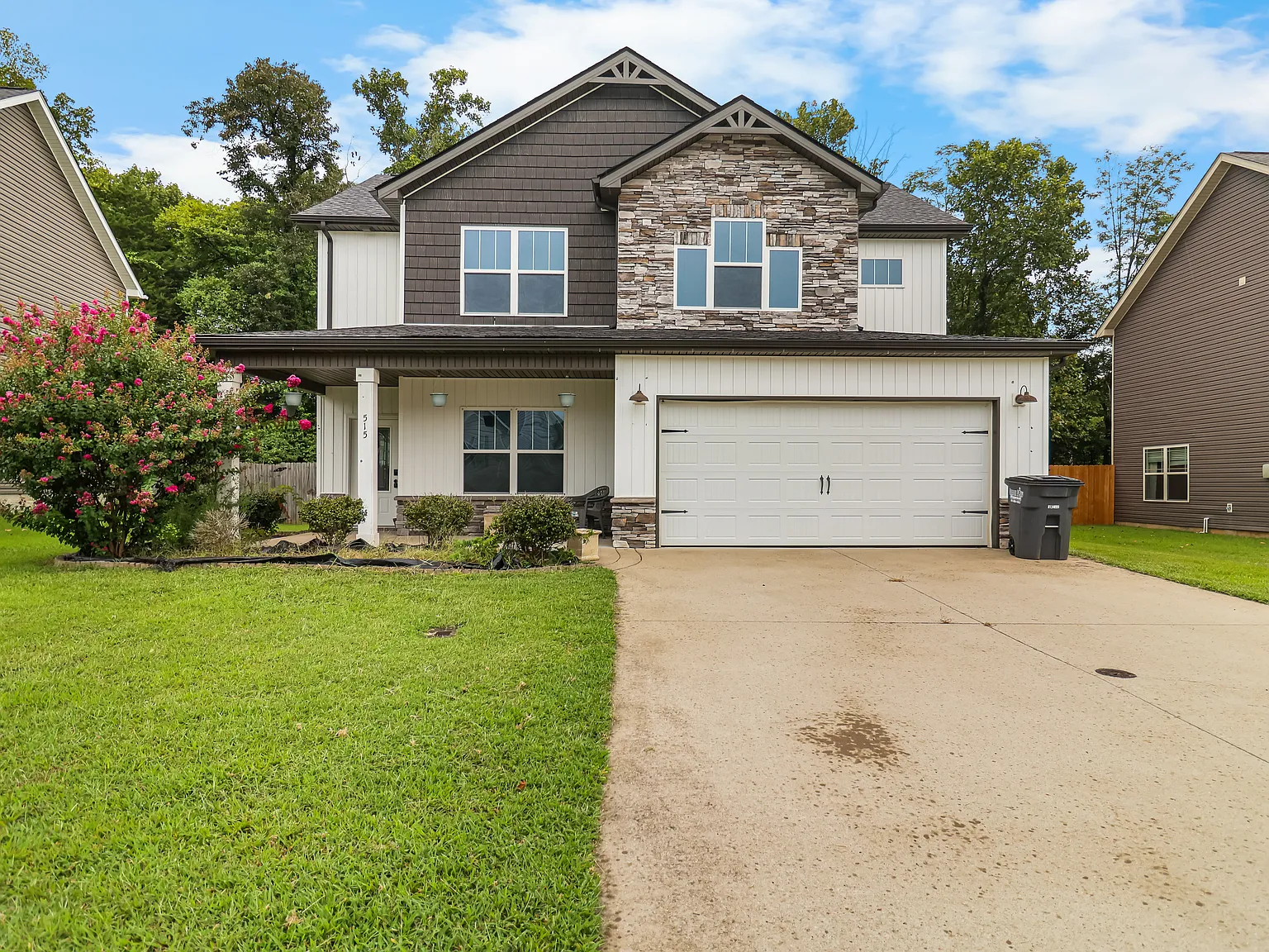 4 bed, 2.5 bath, 2091 sqft, $2,200 — Photo 1