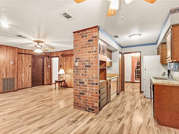4th image of 2105 Stall Dr