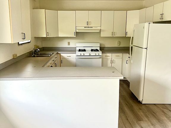 3rd image of 2530 Kalihi St APT F