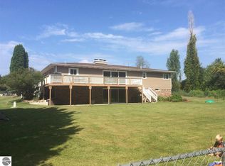 1049 Par Dr, Lake Isabella, MI 48893