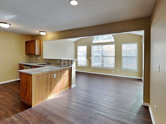 5th image of 515 Indian Lake Dr