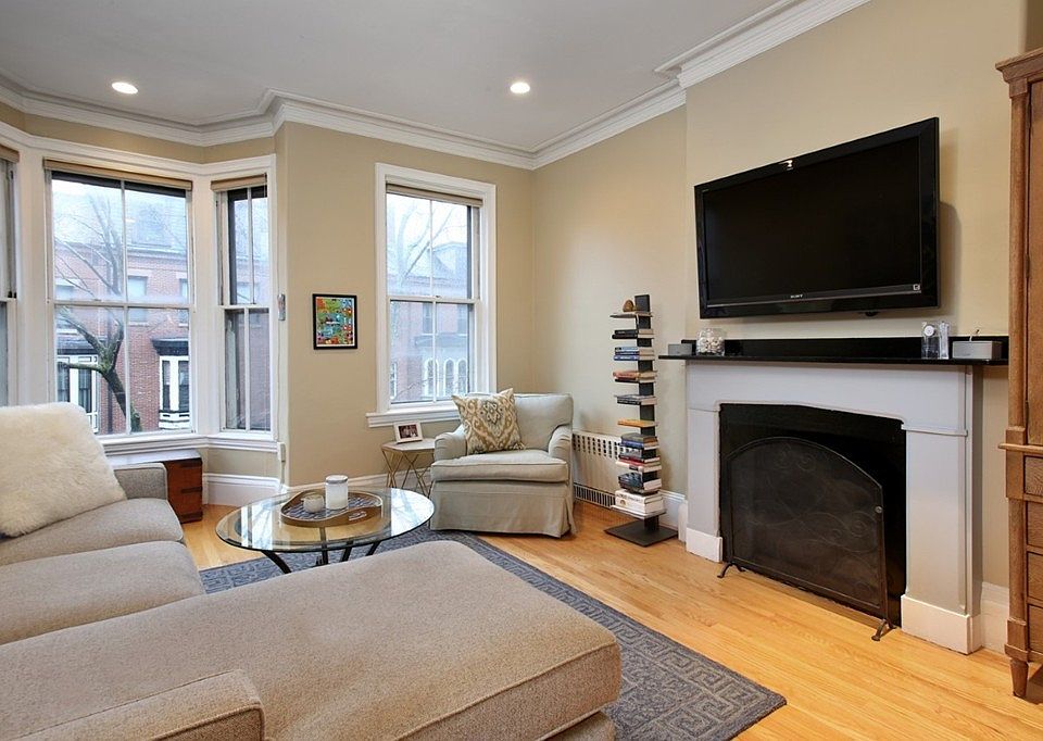 1st image of 208 W Springfield St APT 3