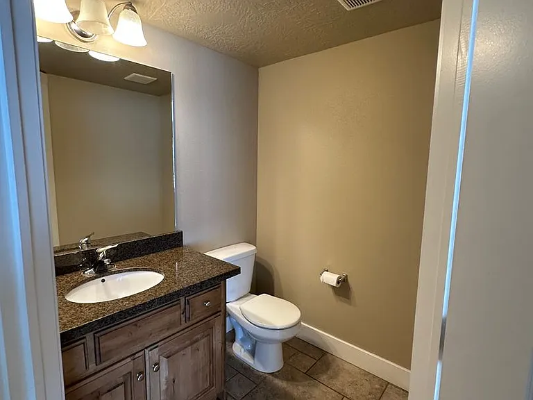1003 N Independence Ave — Photo 15