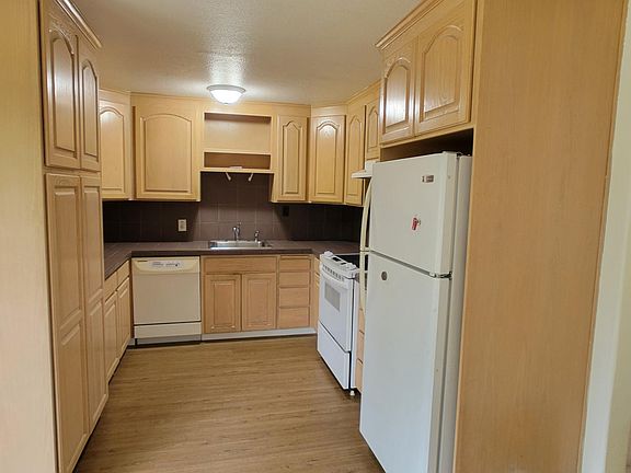 4th image of 705 Kensington Ave S