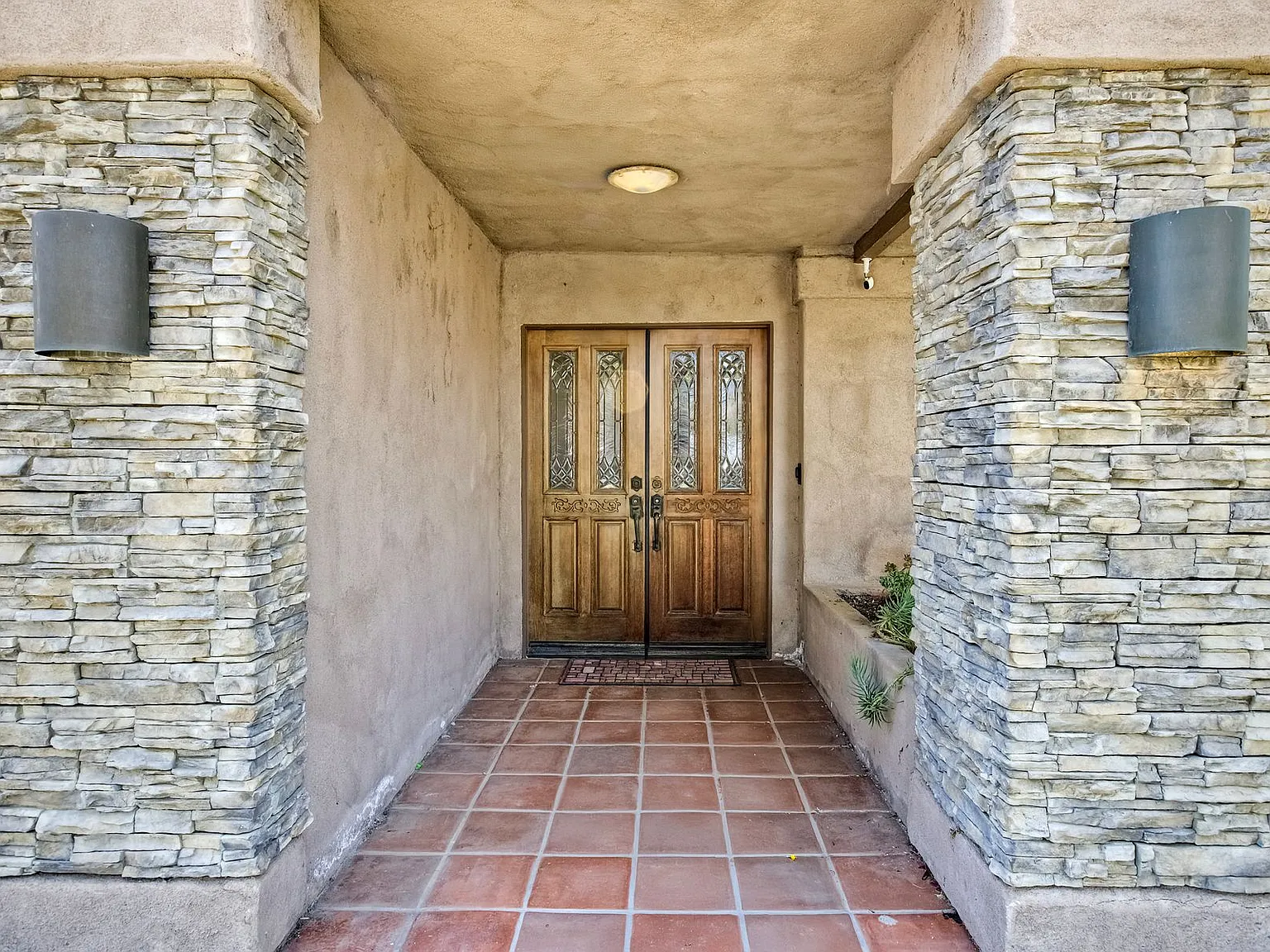 4 bed, 2480 sqft, $3,950 — Photo 4