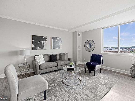 4th image of 501 Slaters Ln APT 824