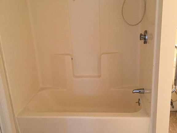 Full size tub/shower