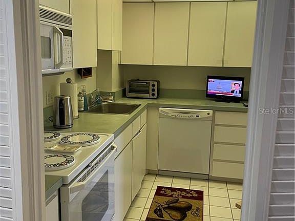 3rd image of 400 E Colonial Dr APT 204