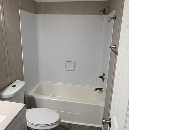 4th image of 104 Sparrow St