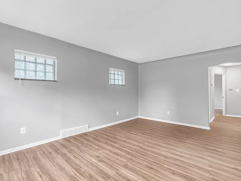 9900 Bishop St — Photo 5