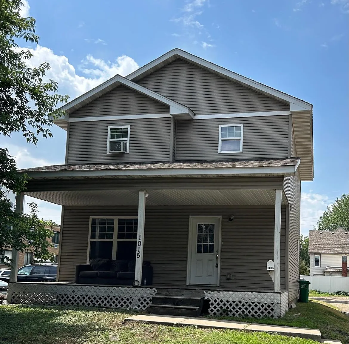 4 bed, 2.5 bath, 2148 sqft, $2,400 — Photo 1