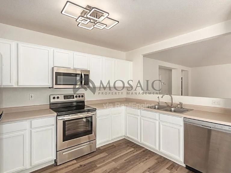 15667 W Port Au Prince Ln — Photo 11