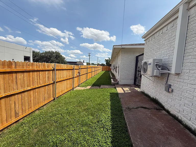 5800 Locke Ave #3 — Photo 18