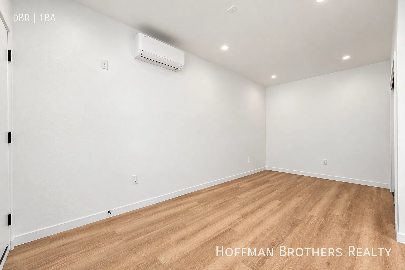 Newer Studio with Skylight, A/C & a Clean Modern Finish — Photo 4