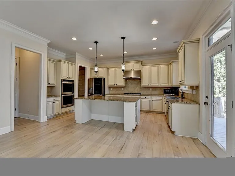 2230 Manor Creek Ct — Photo 11