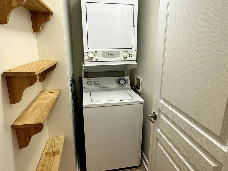 438 Richmond St W #921 — Photo 11