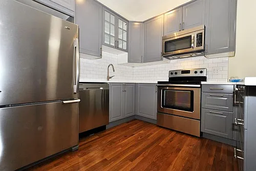 922 Beacon St #23 Photo 1