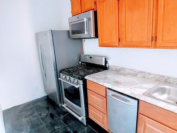 2nd image of 551 Henry St APT 1