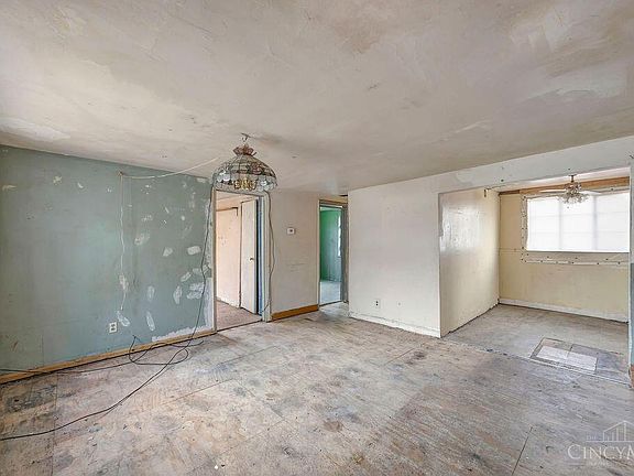 2nd image of 2575 Airport Rd