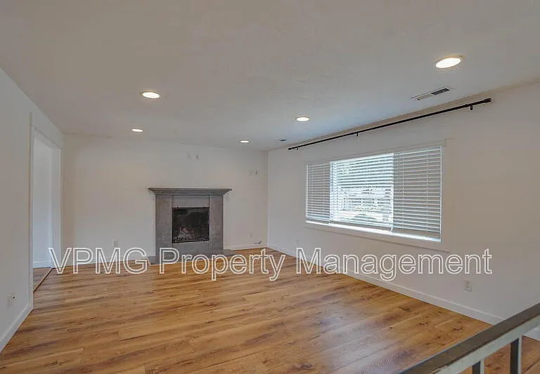 1708 NW 104th St — Photo 6