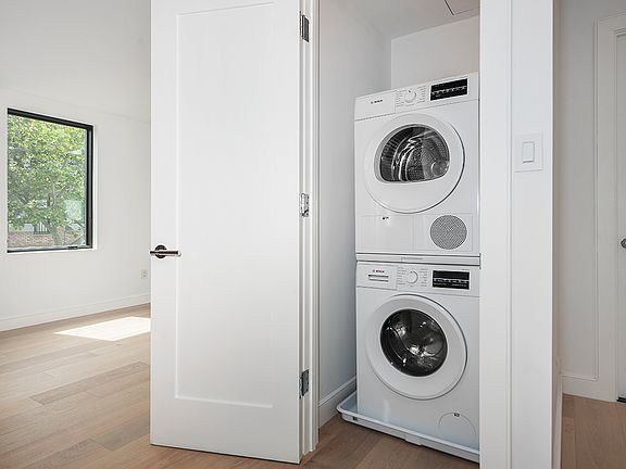 3rd image of 168 Wythe Ave #3A