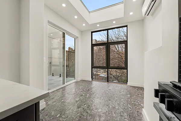 Rented by ERNY LLC | media 4