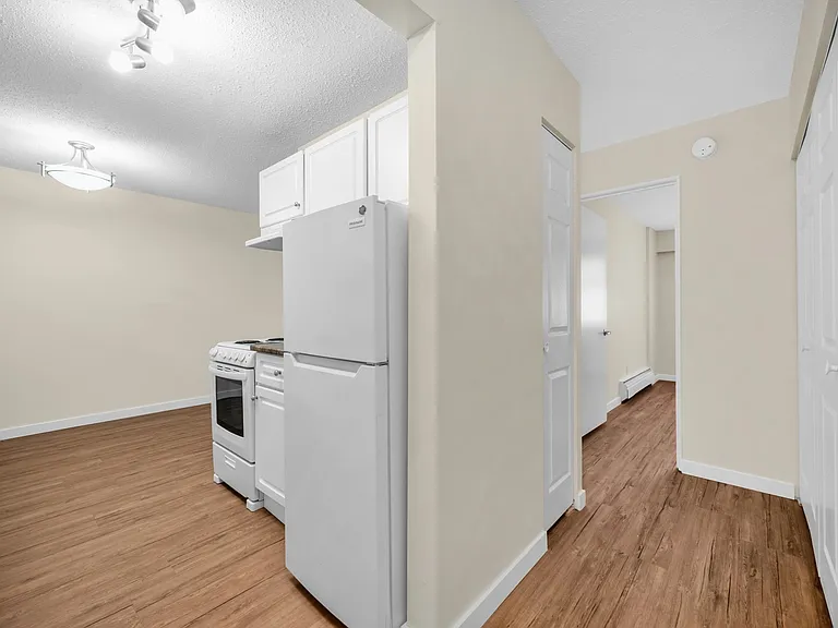 5130 Irving St — Photo 12