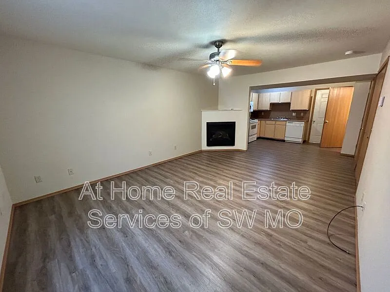 2 bed, 2.5 bath, 1100 sqft, $1,130 — Photo 2