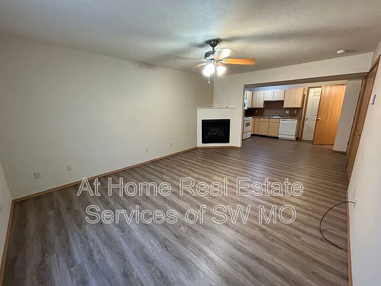 1408 W Frosty Dr #3 — Photo 2