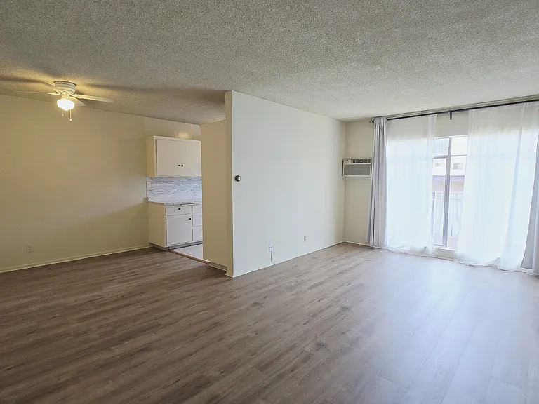 526 S Saint Andrews Pl #28 — Photo 9
