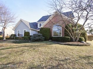 301 S Old Creek Rd, Vernon Hills, IL 60061