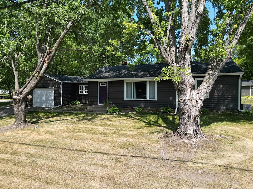 916 4th Ave N